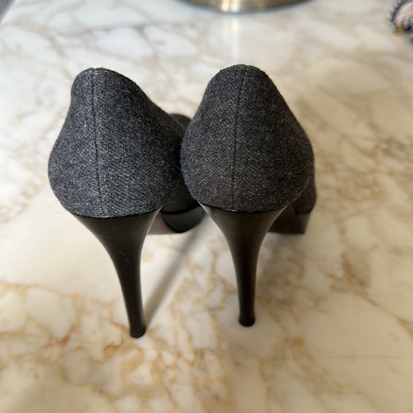 Stuart Weitzman pump.. heel are 4 1/2 inches high - Picture 3 of 6